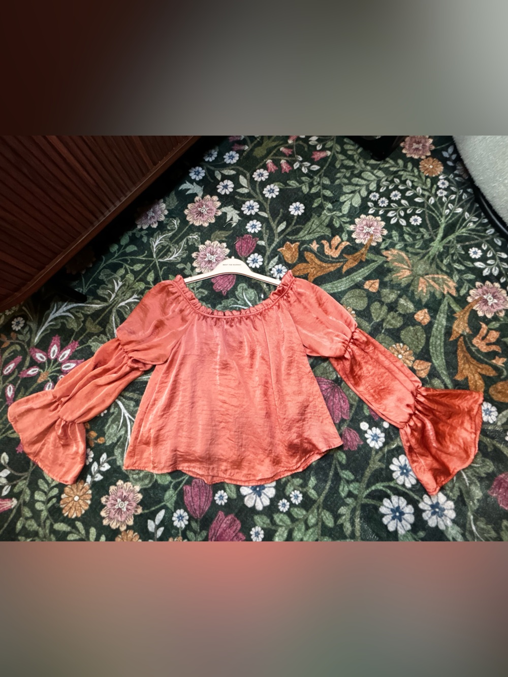 Blue Blush Satin off-shoulder Flowy Blush Pink Top size M, Cropped-ish Length